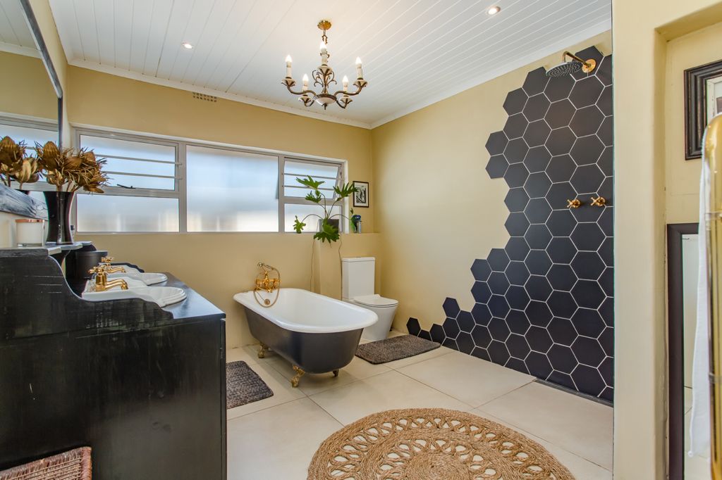 bathroom bathroom